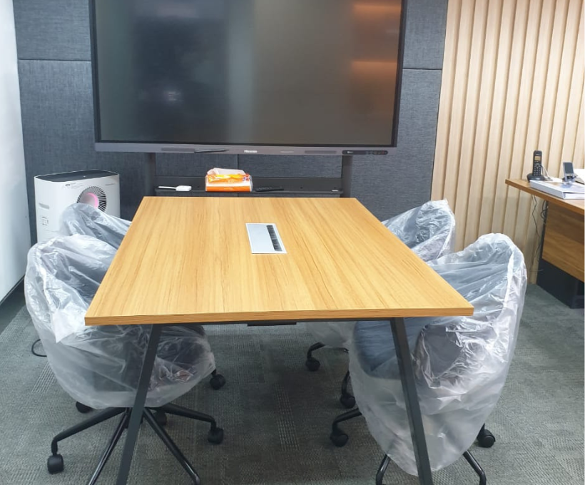 Sekat ruangan flexible yang inovatif membantu Anda membagi ruang dengan mudah dan efektif tanpa perlu melakukan renovasi besar.