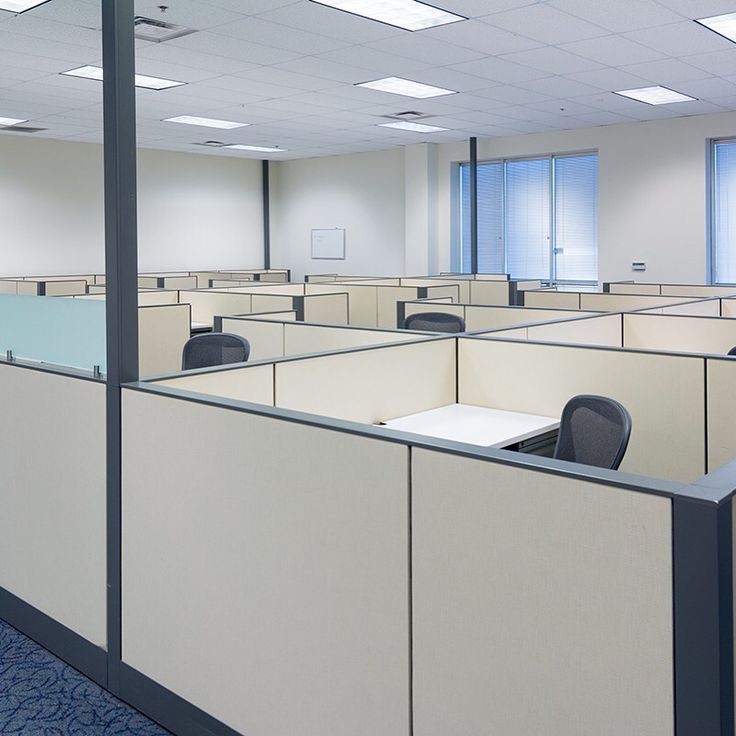Gambar partisi kantor kaca modern untuk memisahkan ruang kerja dengan elegan dan fungsional