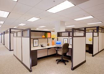 Desain partisi ruangan modern dan minimalis oleh jasa desain interior profesional untuk membagi ruang dengan gaya dan fungsional