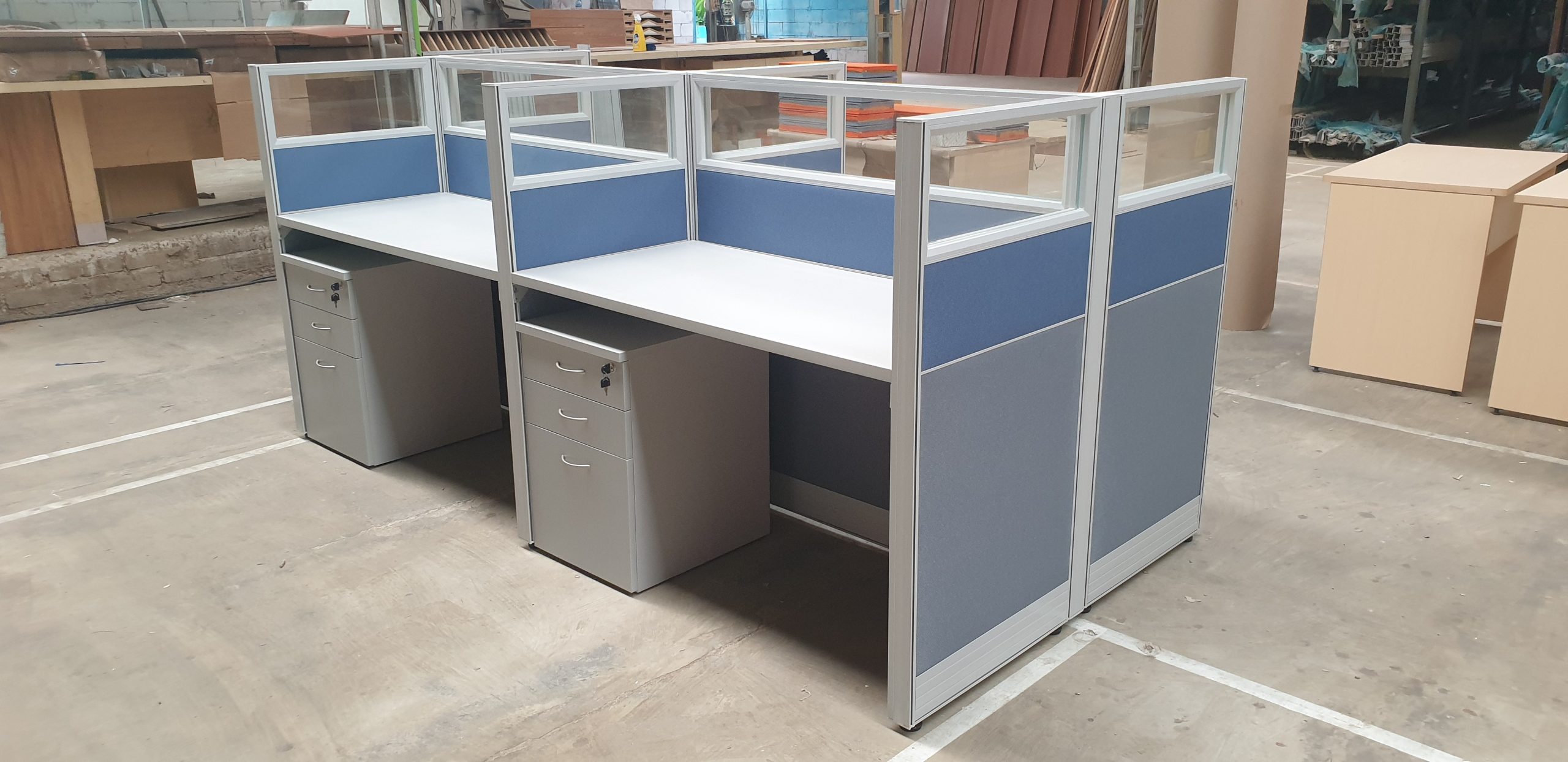 Meja Kantor Partisi