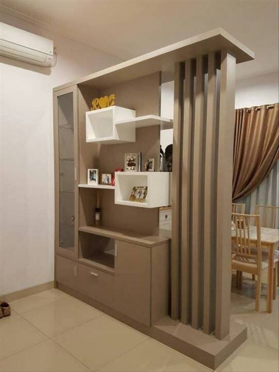 Partisi ruangan kaca tempered mempercantik interior dan menghemat biaya dengan sentuhan mewah dan elegan pada dekorasi rumah modern.